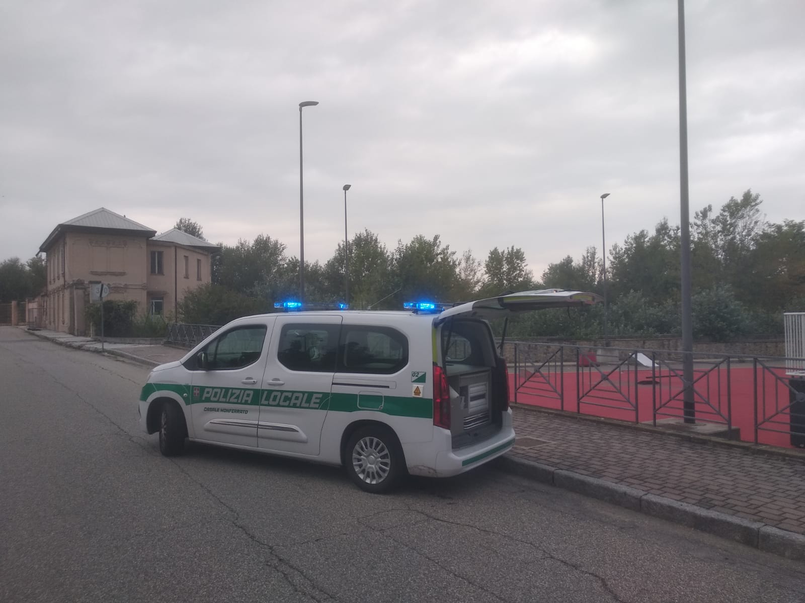 Casale Monferrato: uomo fermato per un controllo stradale tenta il suicidio